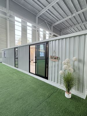 Bull 30*30 Düz lamba aydınlatması 40ft Genişletilebilir konteyner ev T65mm EPS Renkli çelik levha ve 18mm zemin kalınlığı