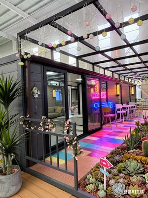 40ft Expandable Container Home with L11540 * W6060 * H2240 Mm Internal Dimensions and L11800 * W6220 * H2480 Mm Expanded Size Featuring 18 Thick Fireproof Cement Fiber Floor